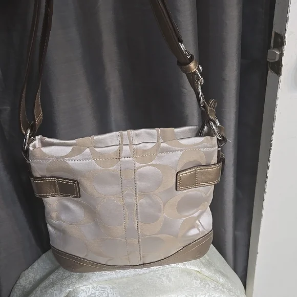 Coach Rare Metallic Soho Bucket Bag with Convertible Strap Looks and Feels New - Picture 9 of 11